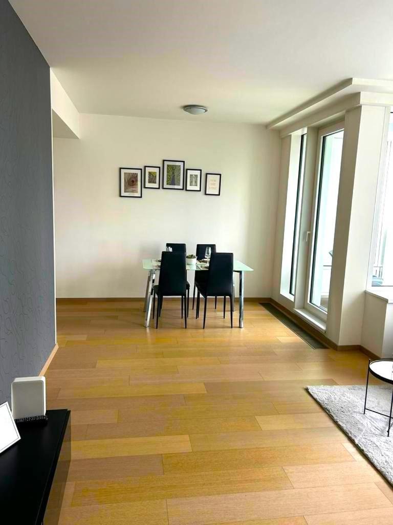 Skau Panorama Family & Business Apartment City View Free Parking Братислава Екстериор снимка